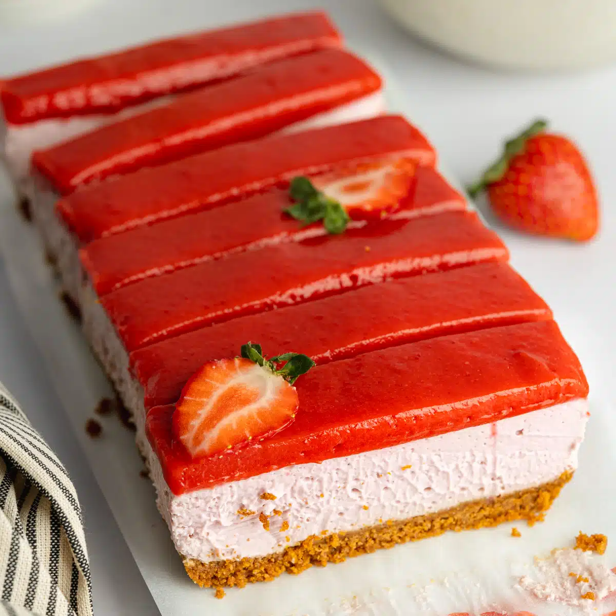 Easy Vegan Strawberry Cheesecake